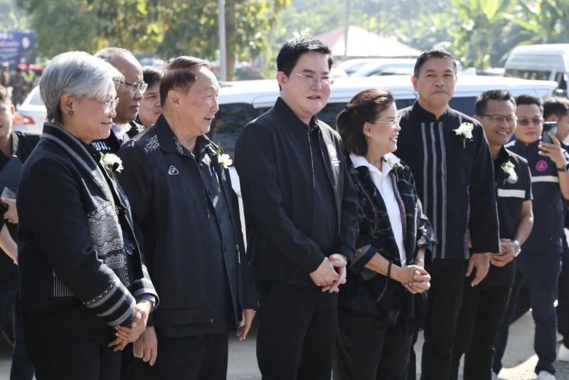 รมว.พม. ลงพื้นที่จ�