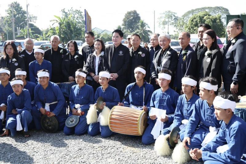 รมว.พม. ลงพื้นที่จ�