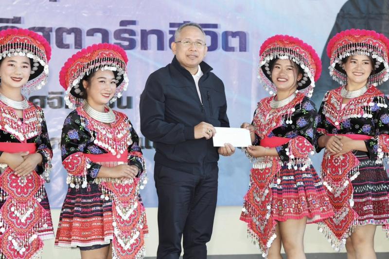 รมว.พม. ลงพื้นที่จ�