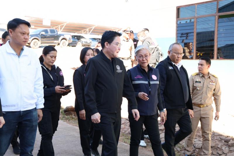 รมว.พม. ลงพื้นที่จ�
