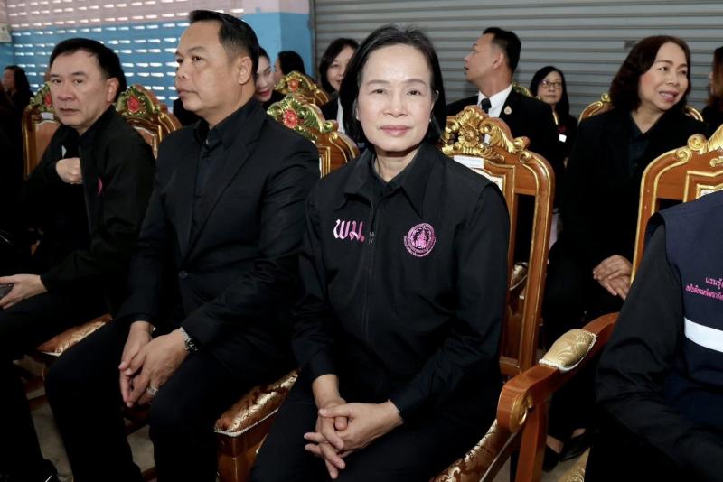 รมว.พม. ลงพื้นที่จ�