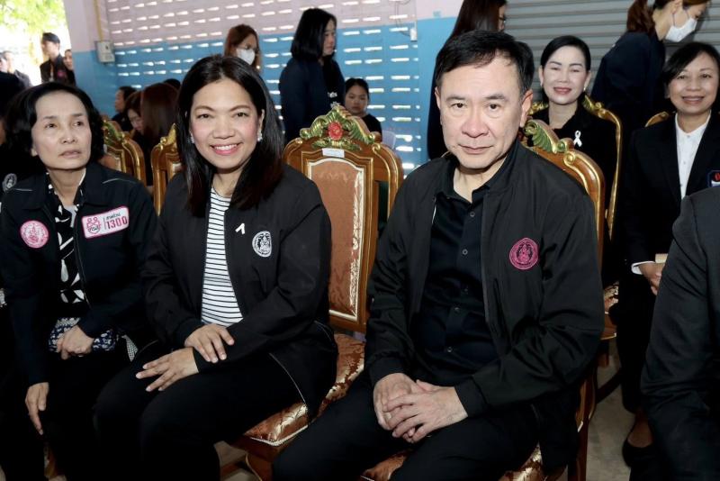 รมว.พม. ลงพื้นที่จ�