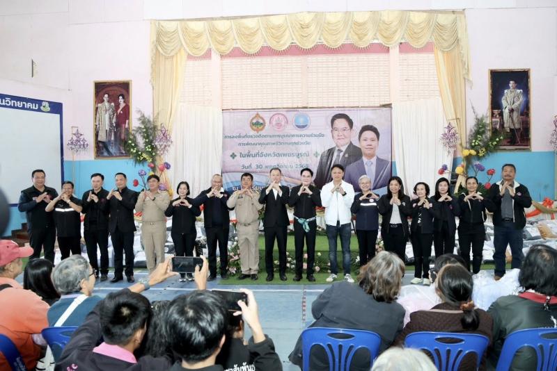 รมว.พม. ลงพื้นที่จ�