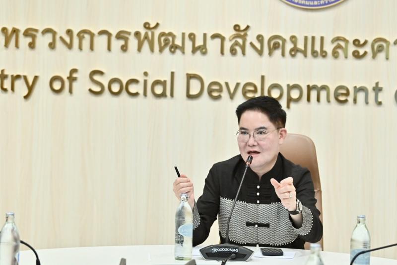 รมว.พม. เป็นประธาน�