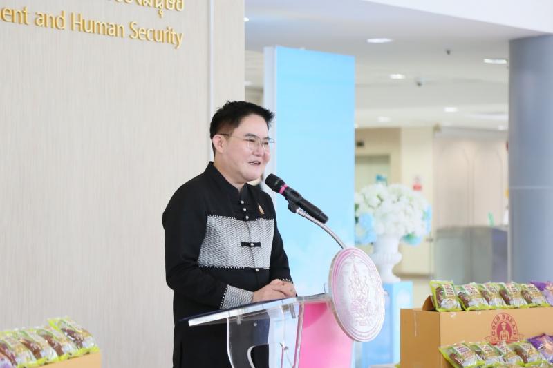 รมว.พม. เป็นประธาน�