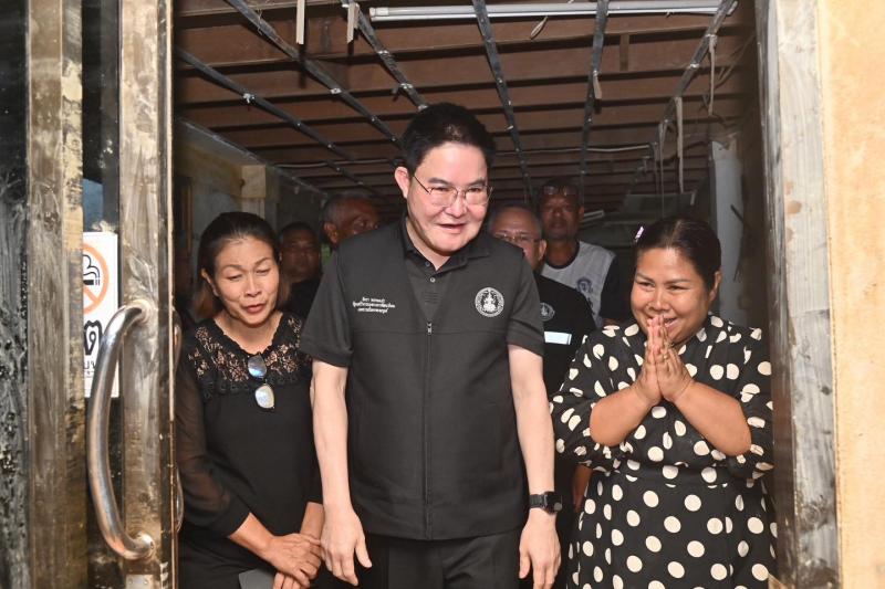 รมว.พม. ลงพื้นที่จ�