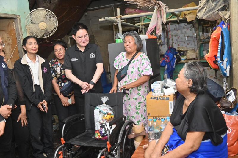 รมว.พม. ลงพื้นที่จ�