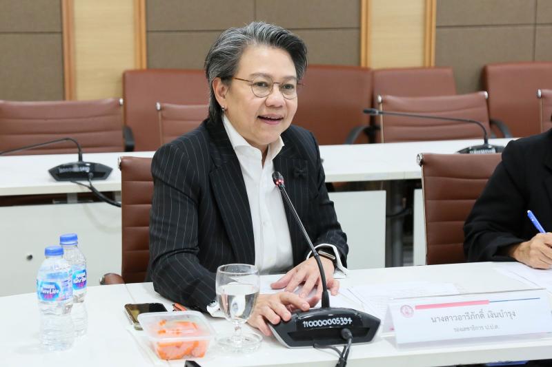 นางเตือนใจ คงสมบั�