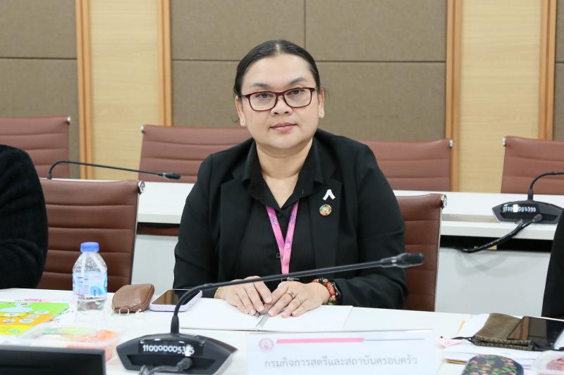 นางเตือนใจ คงสมบั�