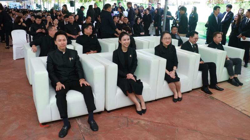 นางสาวนภาพร  เมฆาผ