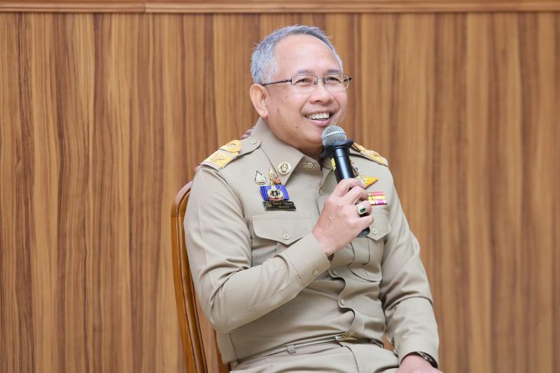 ปลัด พม. ร่วมอภิปร�