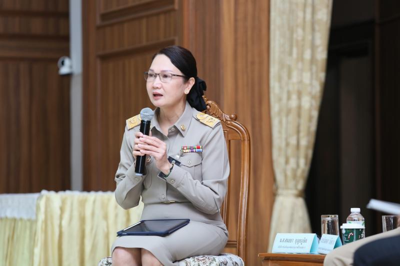 ปลัด พม. ร่วมอภิปร�
