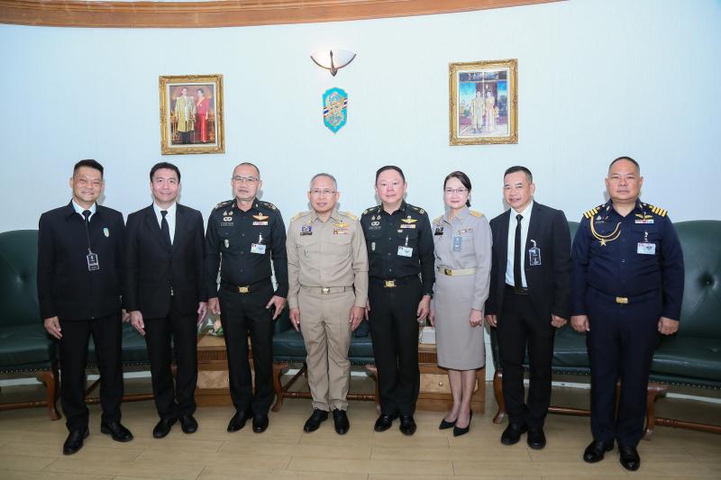 ปลัด พม. ร่วมอภิปร�