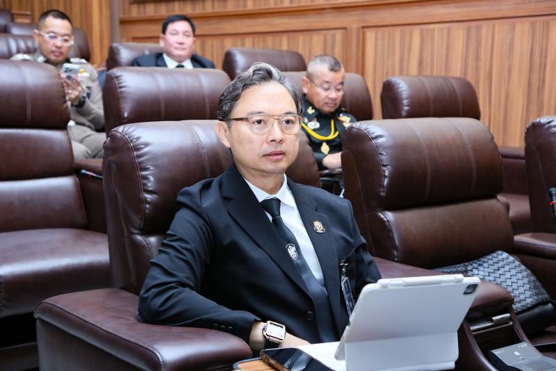 ปลัด พม. ร่วมอภิปร�