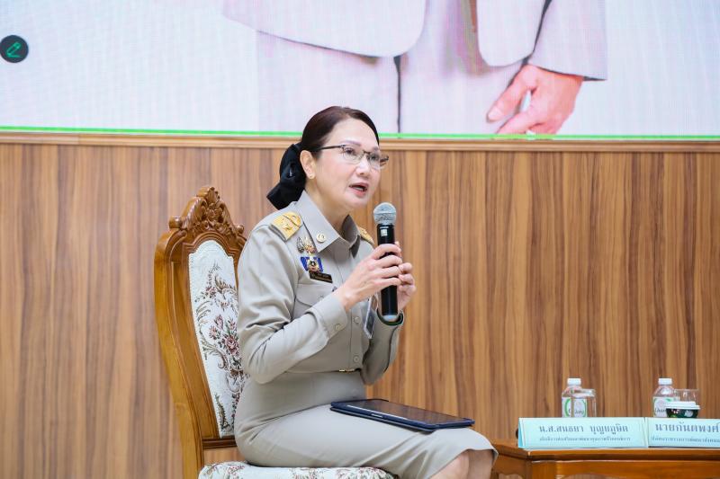 ปลัด พม. ร่วมอภิปร�