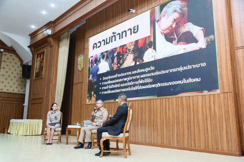 ปลัด พม. ร่วมอภิปร�