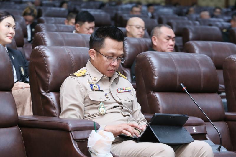 ปลัด พม. ร่วมอภิปร�