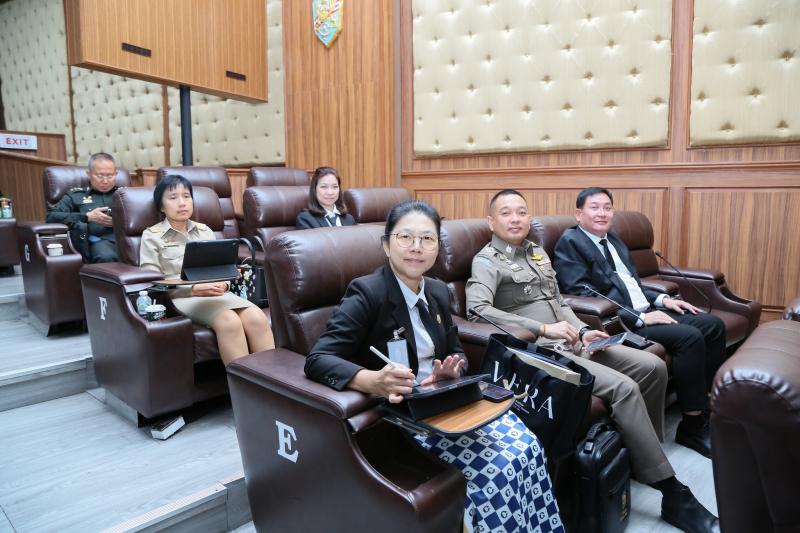 ปลัด พม. ร่วมอภิปร�
