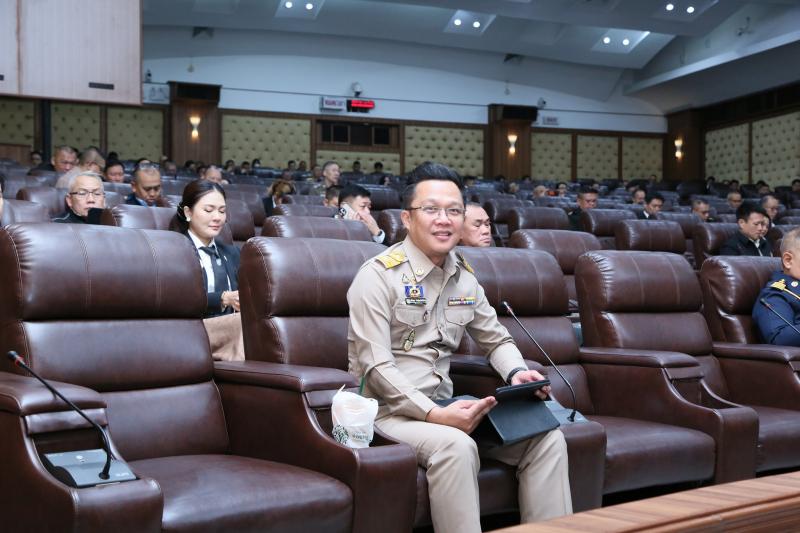ปลัด พม. ร่วมอภิปร�