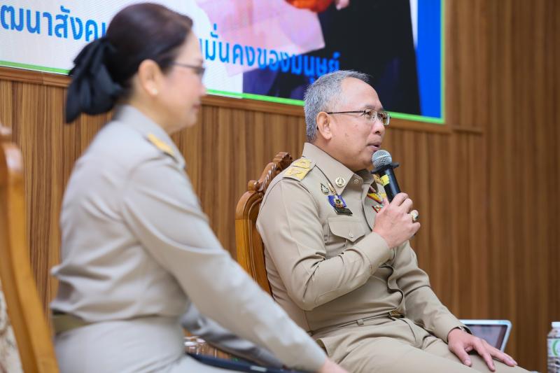 ปลัด พม. ร่วมอภิปร�