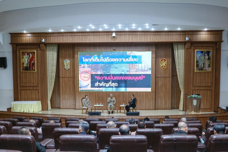ปลัด พม. ร่วมอภิปร�
