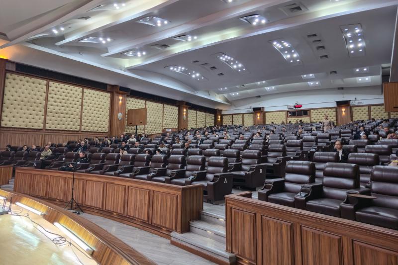 ปลัด พม. ร่วมอภิปร�