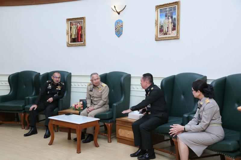 ปลัด พม. ร่วมอภิปร�