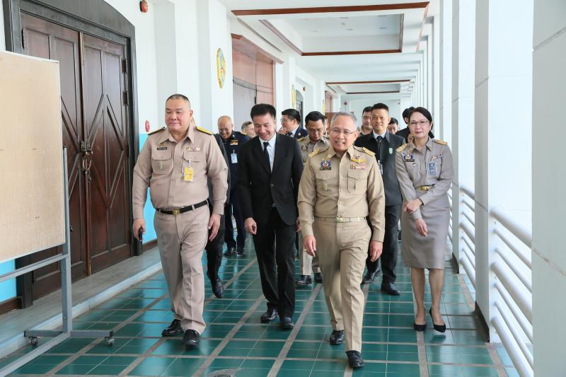 ปลัด พม. ร่วมอภิปร�
