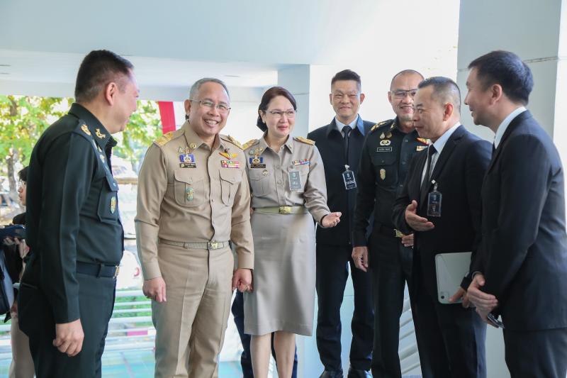ปลัด พม. ร่วมอภิปร�