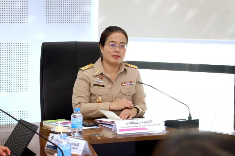 นางเตือนใจ คงสมบั�