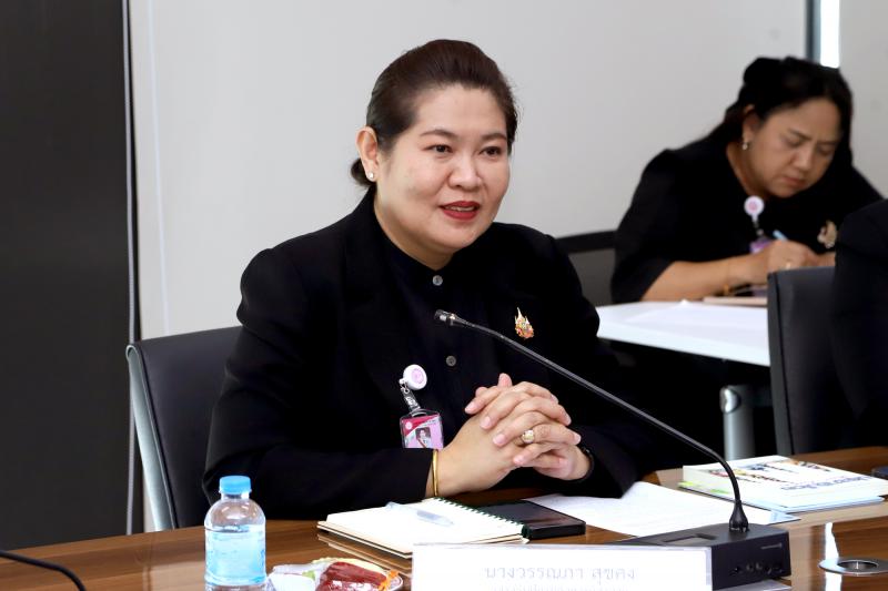 นางเตือนใจ คงสมบั�
