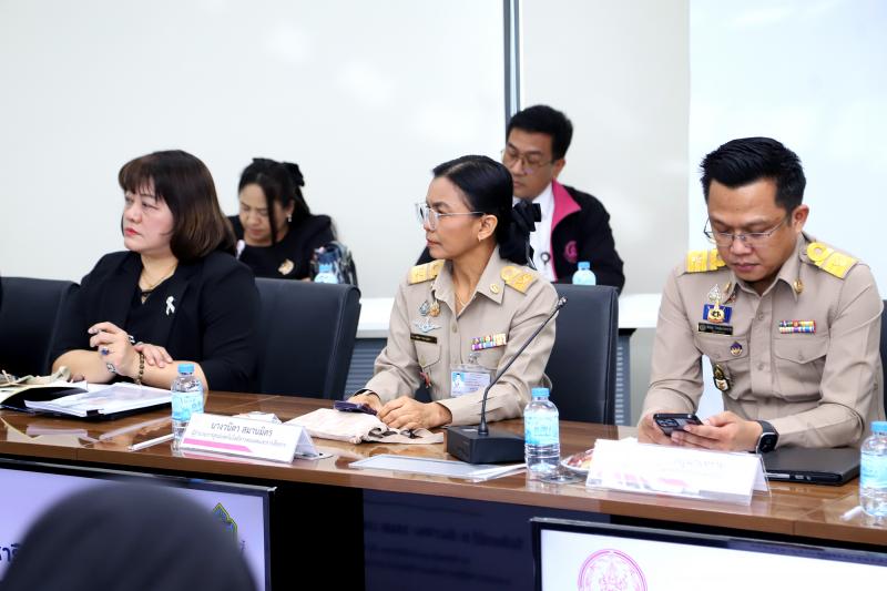 นางเตือนใจ คงสมบั�