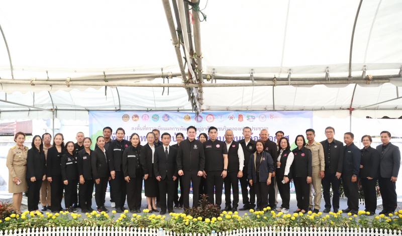 รมว.พม. ลงพื้นที่ต�