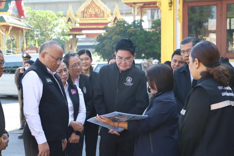 รมว.พม. ลงพื้นที่ต�