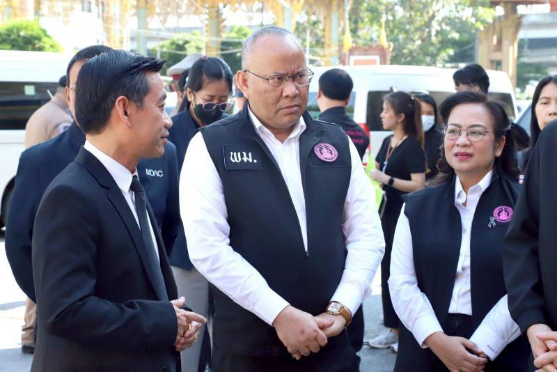 รมว.พม. ลงพื้นที่ต�