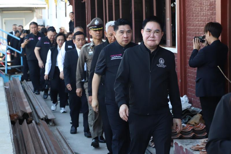 รมว.พม. ลงพื้นที่ต�