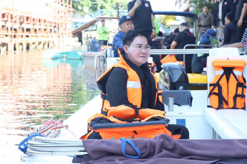 รมว.พม. ลงพื้นที่ต�