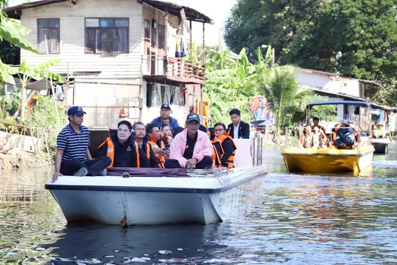 รมว.พม. ลงพื้นที่ต�