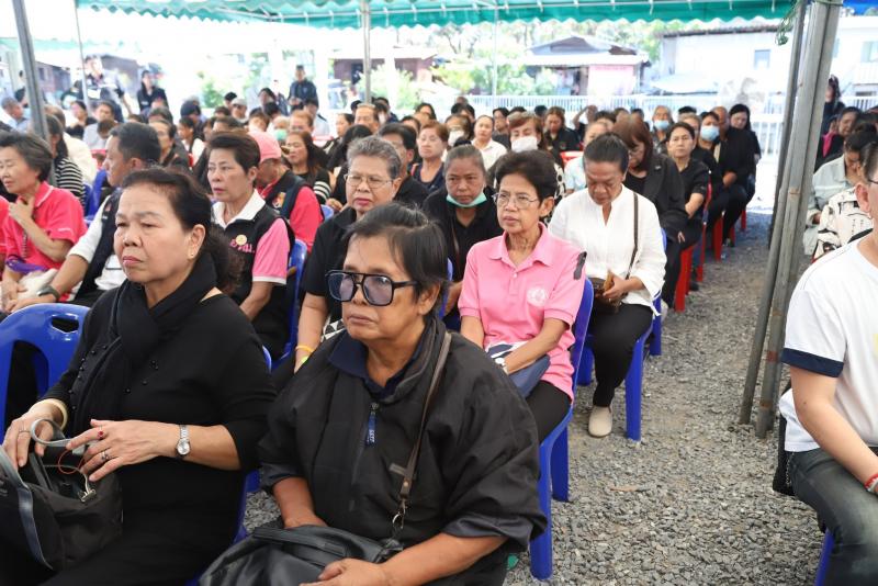รมว.พม. ลงพื้นที่ต�