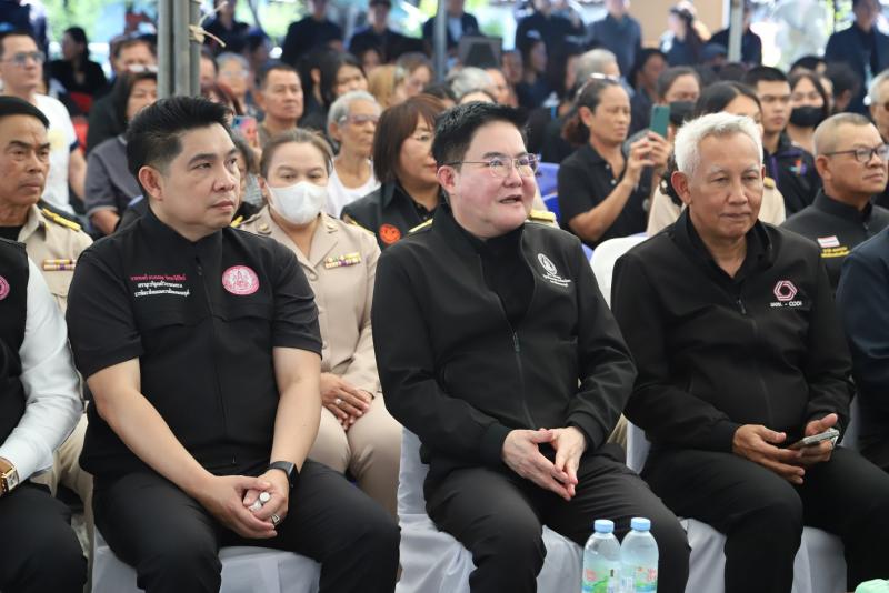 รมว.พม. ลงพื้นที่ต�