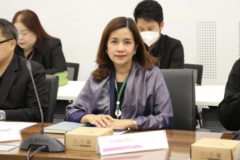 นางเตือนใจ คงสมบั�