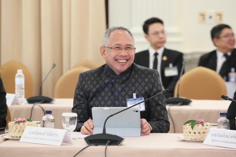 ปลัด พม. ร่วมการปร�