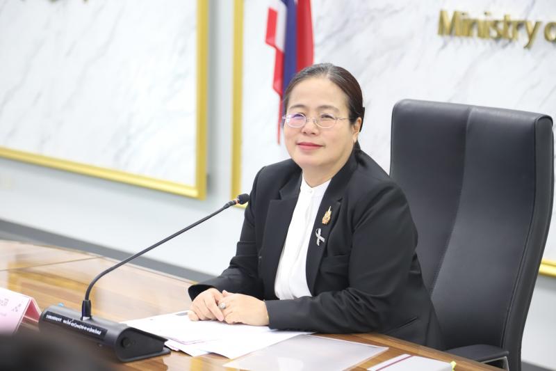นางเตือนใจ คงสมบั�