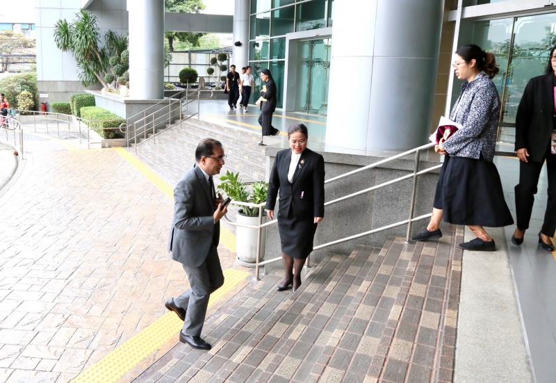 นางเตือนใจ คงสมบั�