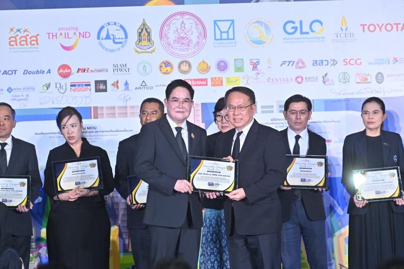 รมว.พม. เป็นประธาน�