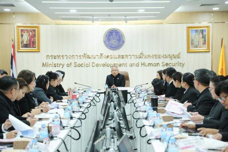 ปลัด พม. เป็นประธา�
