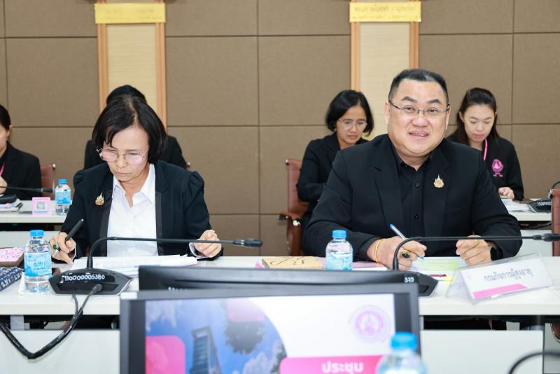 ปลัด พม. เป็นประธา�