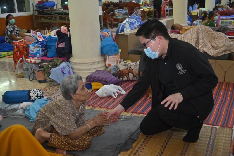 รมว.พม. ลงพื้นที่จ�