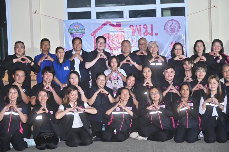 รมว.พม. ลงพื้นที่จ�