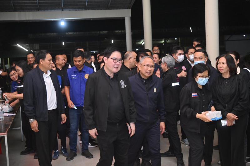 รมว.พม. ลงพื้นที่จ�